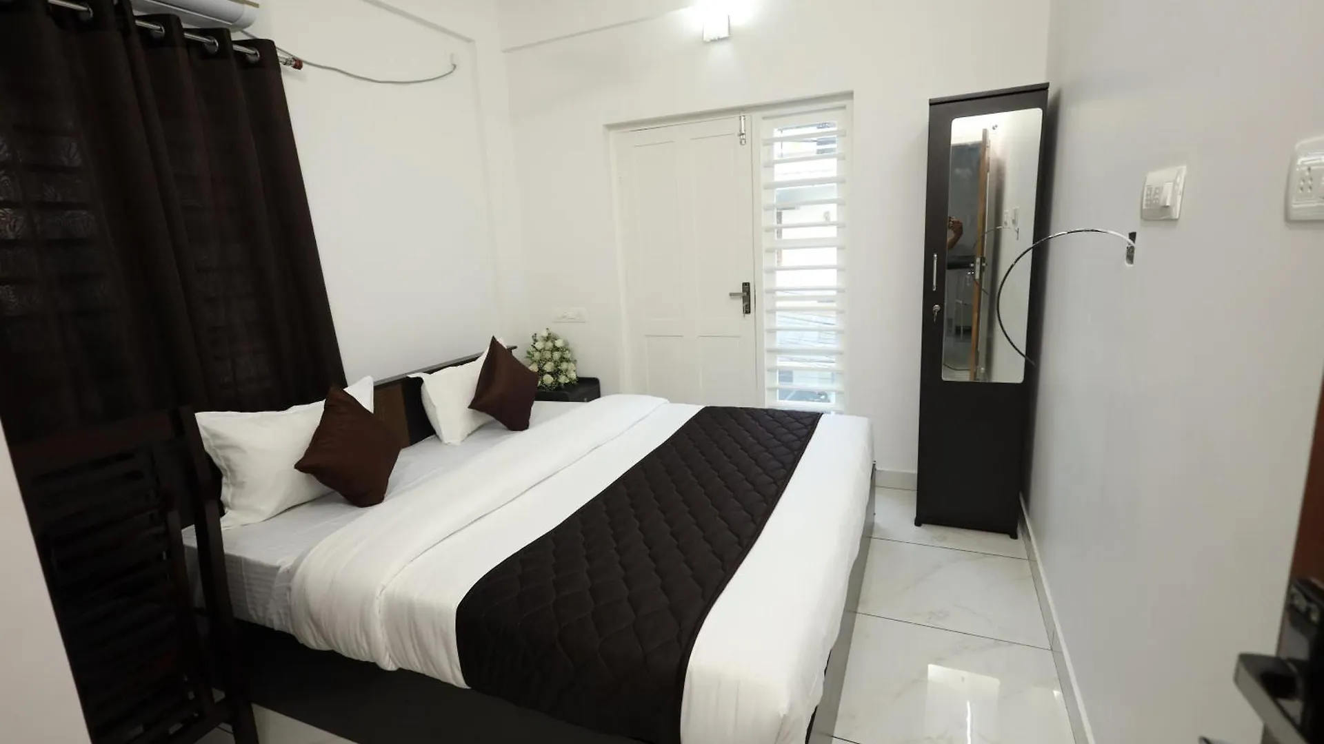 Kochi Guest West Inn Cochin מלון